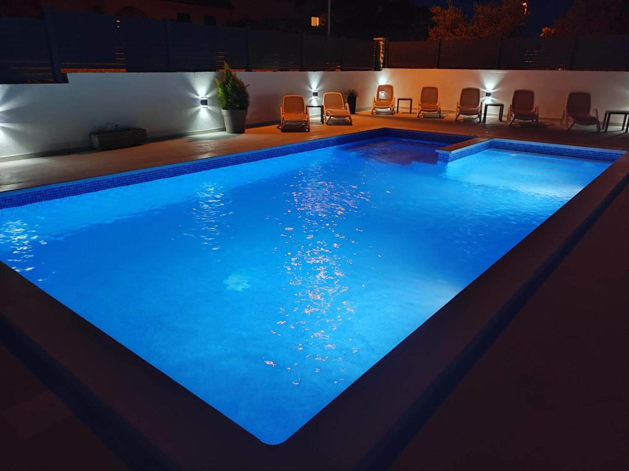 Viktor Rooms And Apartments 2 Ровінь Екстер'єр фото