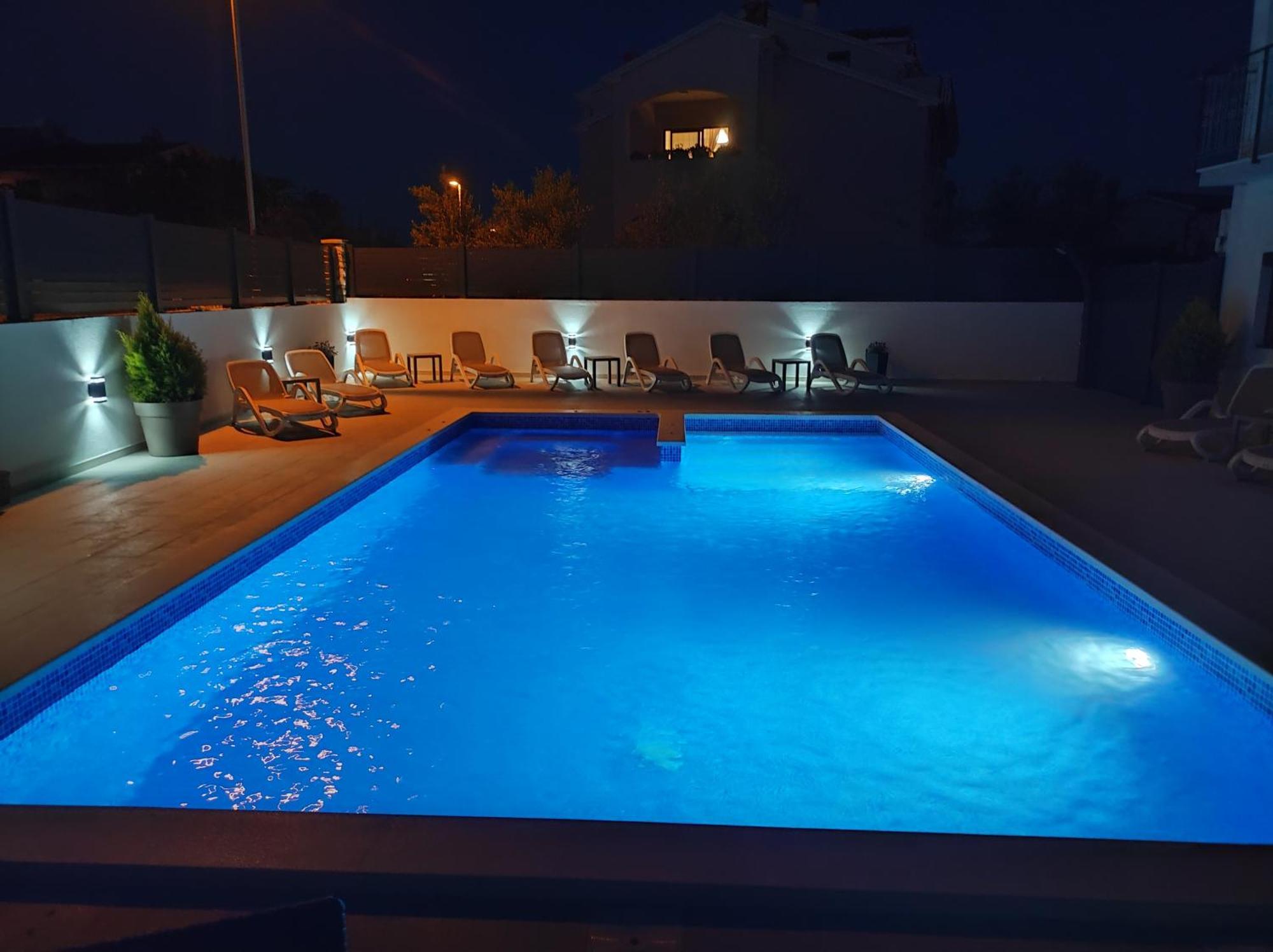 Viktor Rooms And Apartments 2 Ровінь Екстер'єр фото